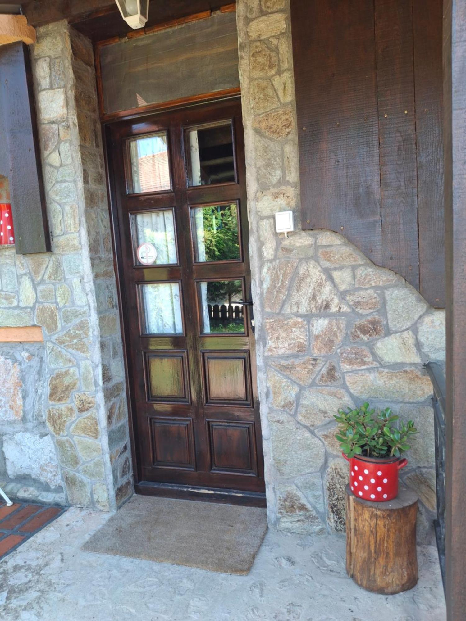 Seosko Turisticko Domacinstvo Imunsan Villa Nis Exterior photo